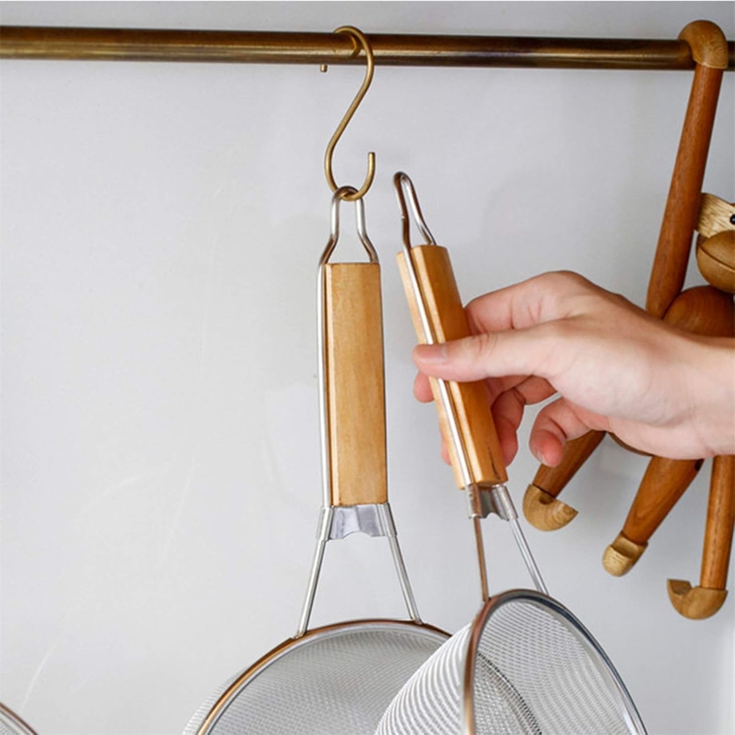 18cm Stainless Steel Strainer with Wooden Handle